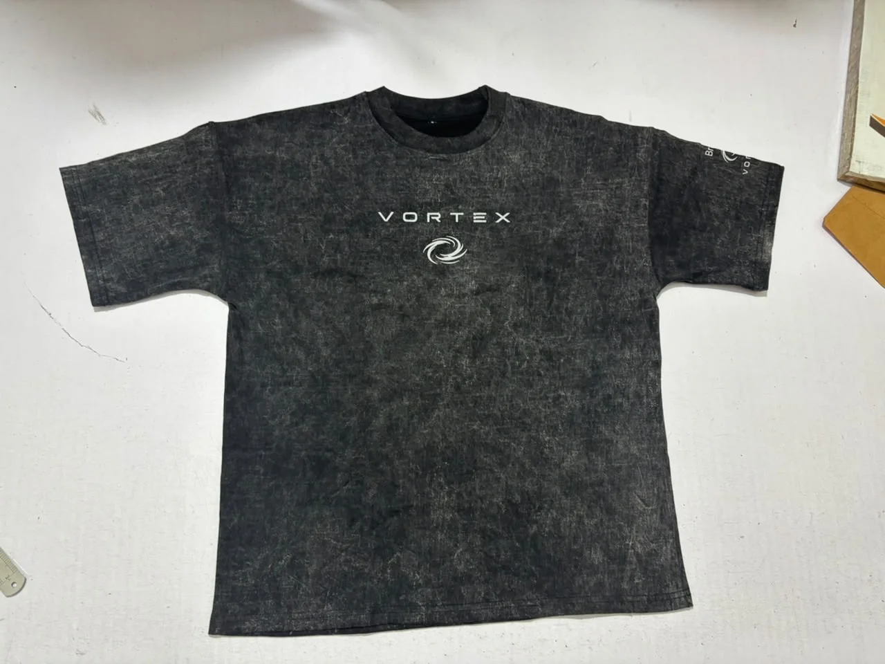 Acid-wash custom t-shirt made by Linushi Manufacturer