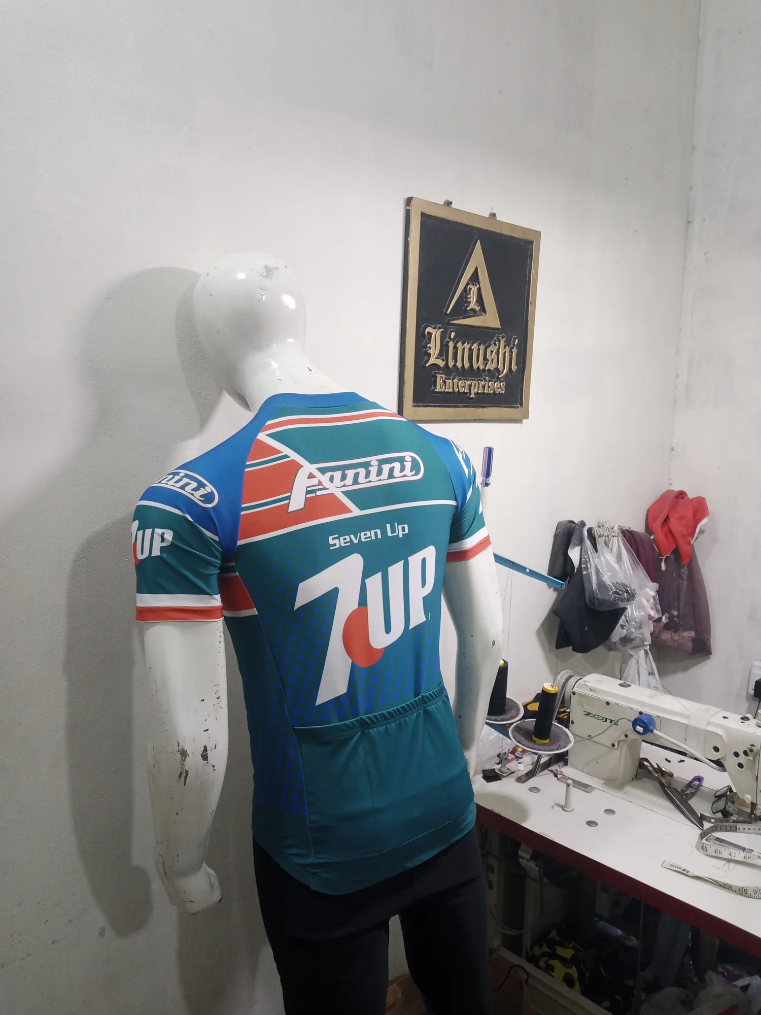 Custom cycling jersey back with three rear pockets