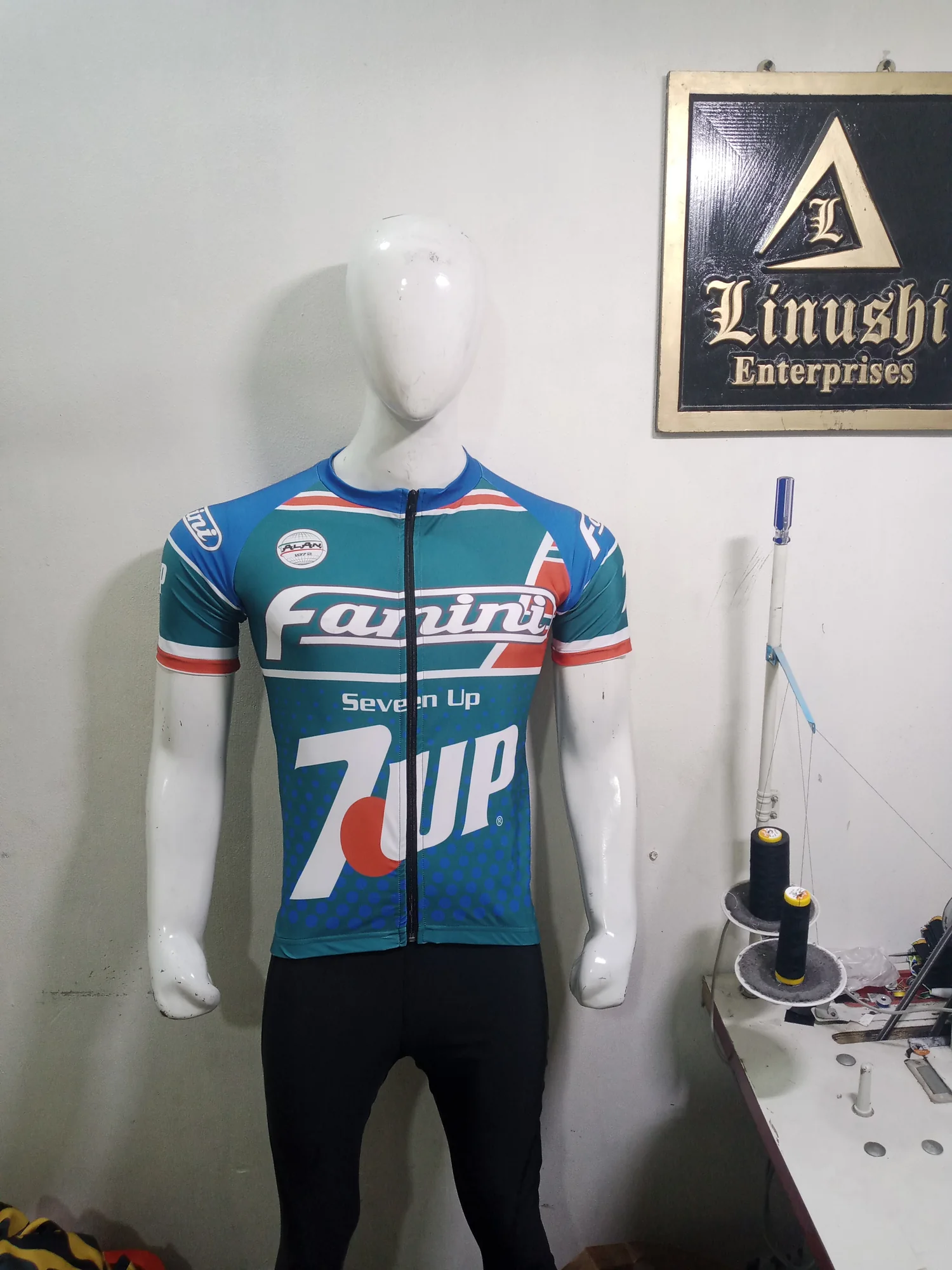 Custom sublimated cycling jersey made by Linushi Manufacturer