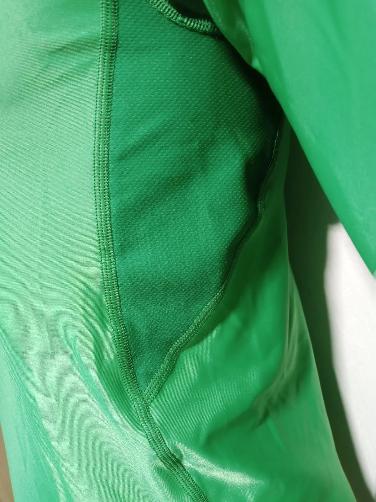 Breathable mesh underarm panel