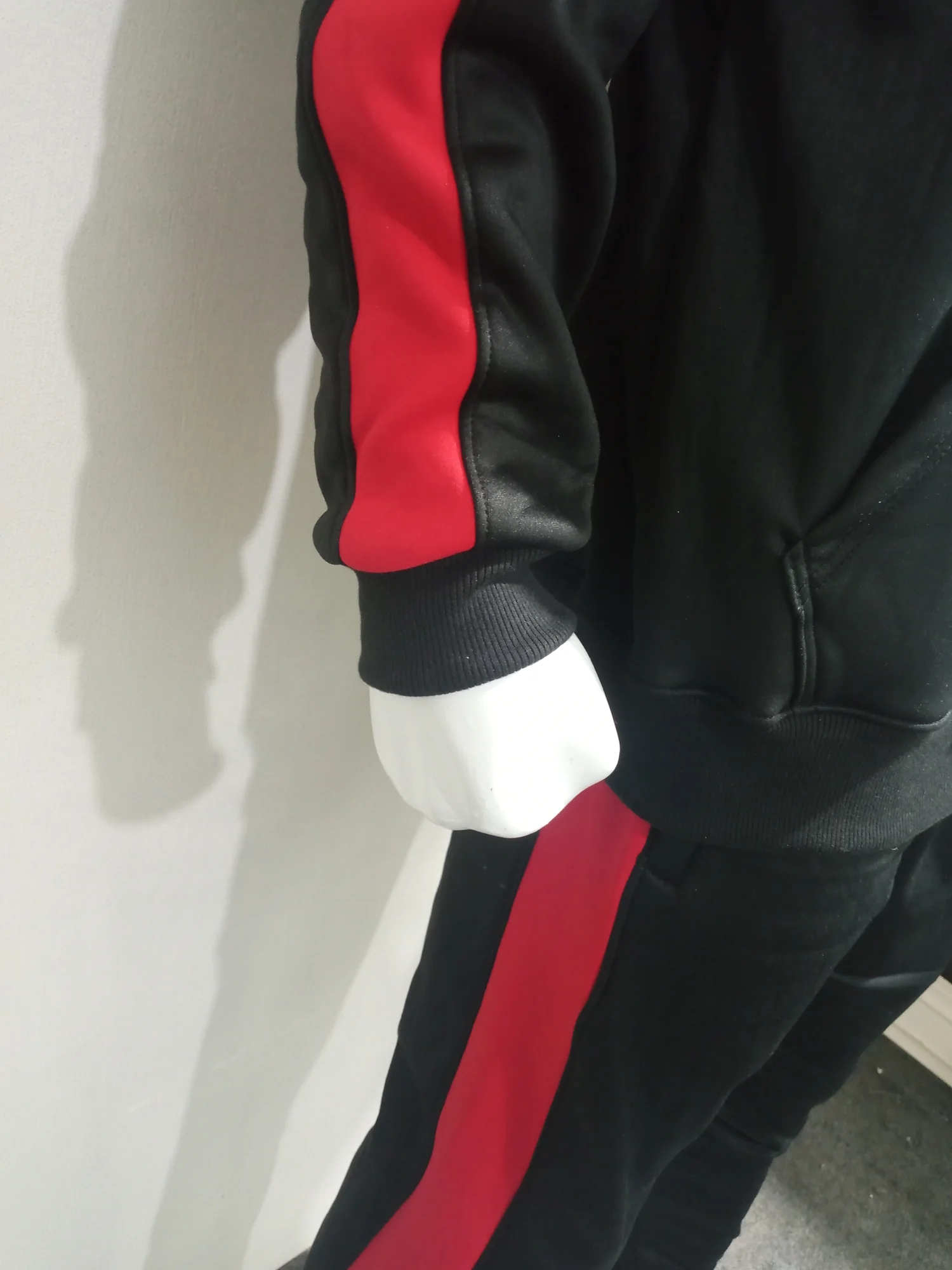 Contrast side panels on the sleeve and leg